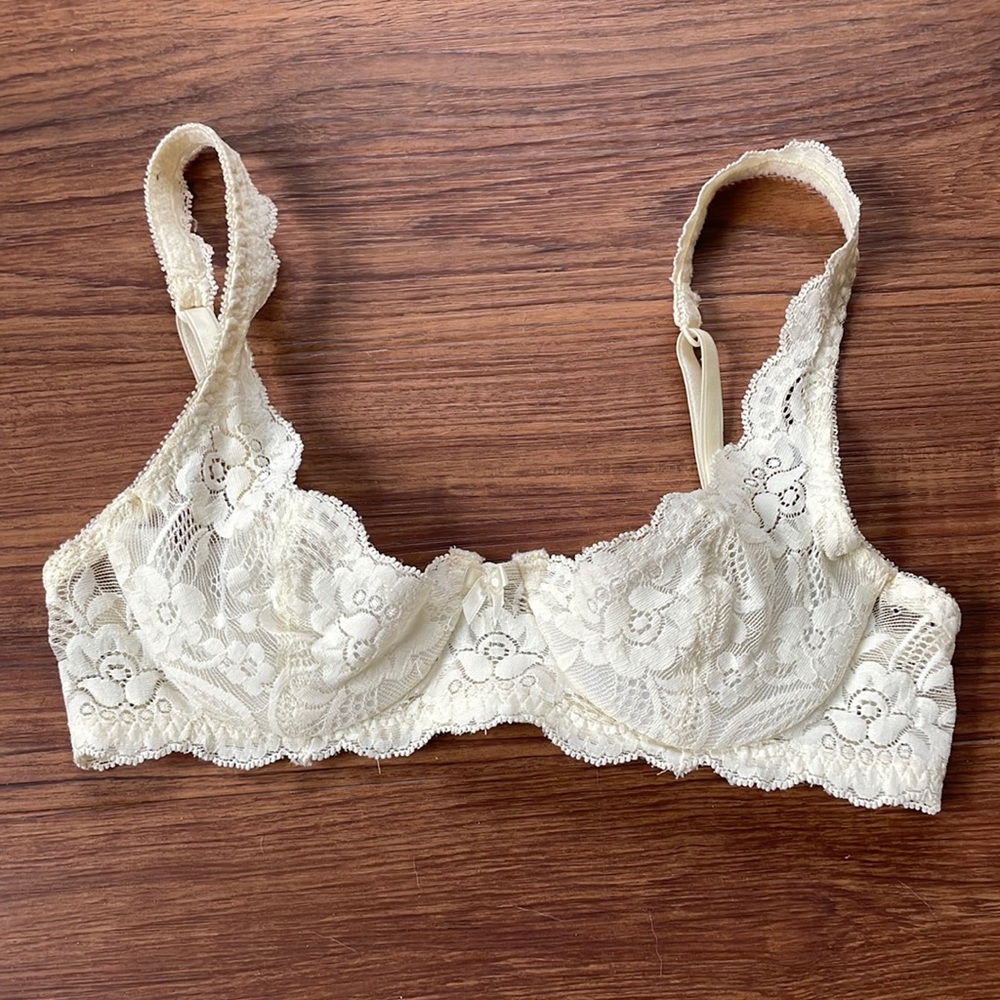 Vintage Victoria’s Secret Lace Ivory Bra 32A